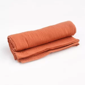 rollo de muselina color rojo terracota
